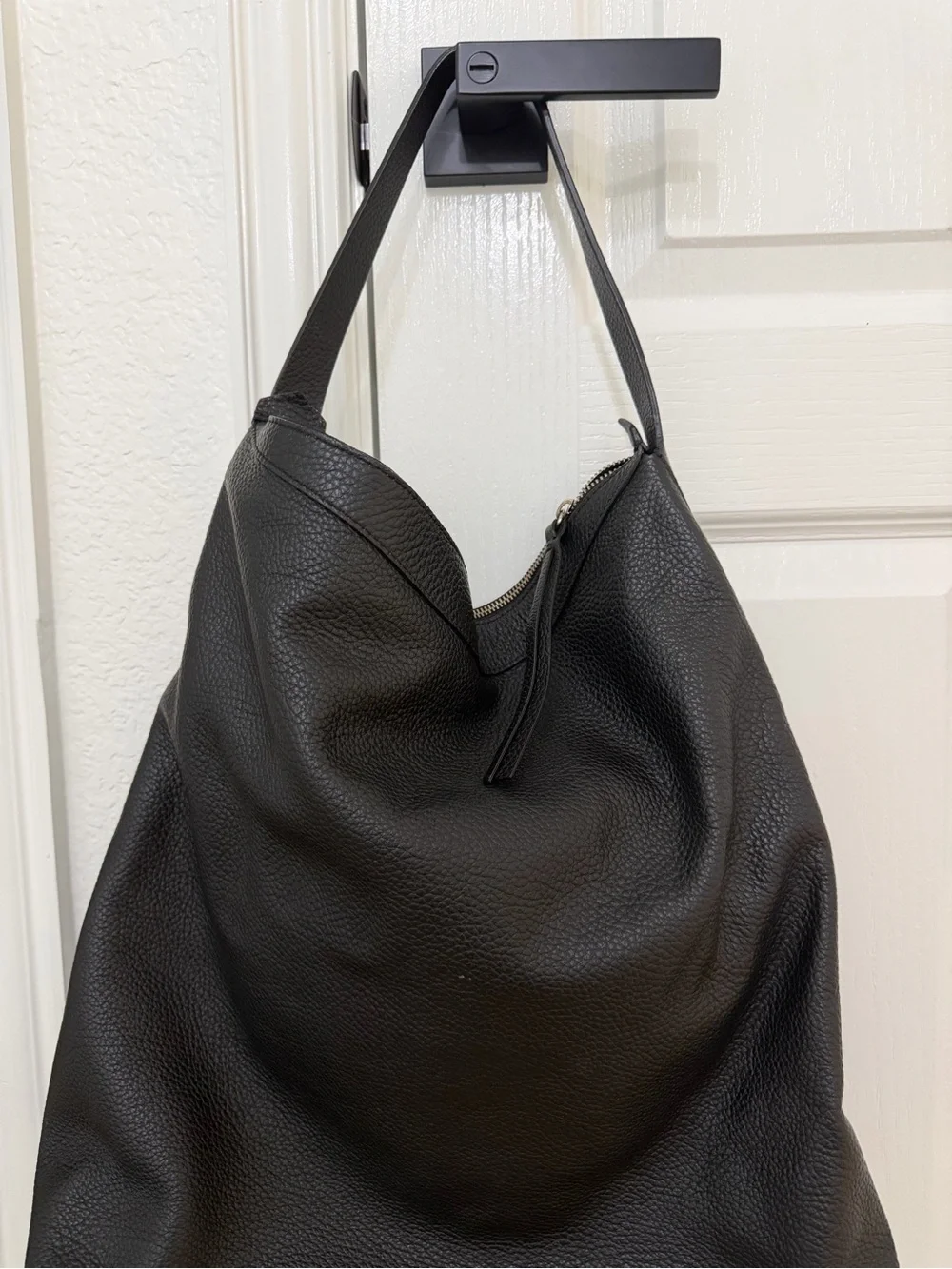 N/A sleek black